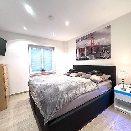 Ferienwohnungen Arp "2D" Mit Terrasse Und Parkplatz Itzehoe Kültér fotó